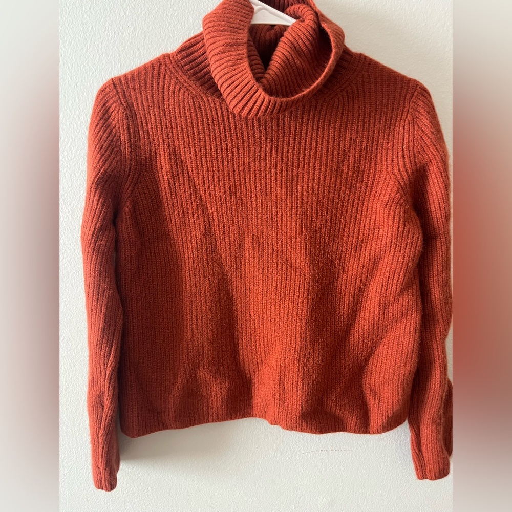 100% Cashmere Banana Republic Sweater